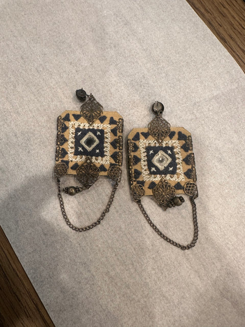 K06 - Earring